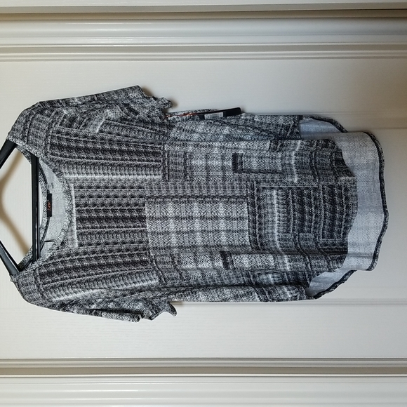 Black and cream tee, 2X - Picture 1 of 3